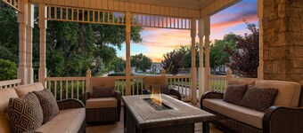 The Country House: 9 Miles to Sand Hollow, HUGE Private Pool, Parking for 13!