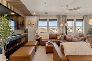TV, fireplace, ping pong - Surfside Escape: Desert Color Lagoon + Beaches (St. George)