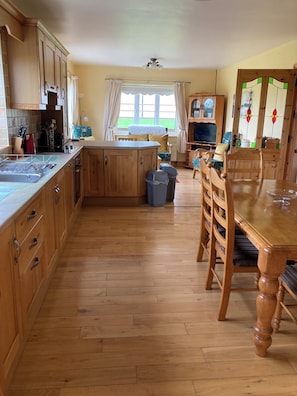 Coffee/tea maker, electric kettle, toaster, high chair