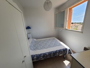 1 Schlafzimmer, Bügeleisen/Bügelbrett