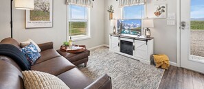 House, Multiple Beds, Patio, Garden View (8466 Golden Fields) | Interior