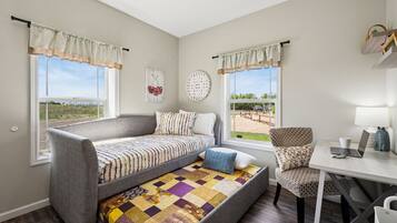 House, Multiple Beds, Patio, Garden View (8466 Golden Fields) | 2 bedrooms, individually decorated, individually furnished