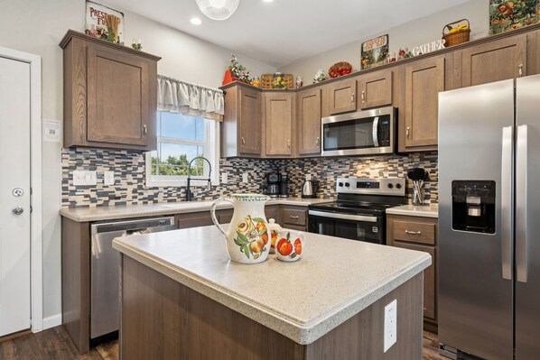 House, Multiple Beds, Patio, Garden View (8466 Golden Fields) | Private kitchen