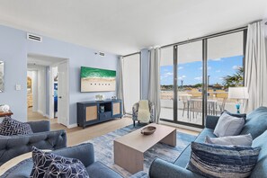 Smart TV - Beachfront, Pool, Views of Pass & Gulf, Holiday Isle, Destin"Emerald Breeze" (Destin)