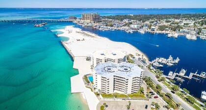 "Emerald Breeze"Beachfront, Pool, Views of Pass & Gulf, Holiday Isle, Destin