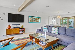 Smart TV - The Cove: Heated Pool, BBQ, Walk To Downtown PS (Palm Springs)