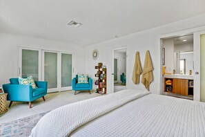 3 bedrooms, iron/ironing board, WiFi, bed sheets - The Cove: Heated Pool, BBQ, Walk To Downtown PS (Palm Springs)
