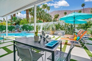 A heated pool - The Cove: Heated Pool, BBQ, Walk To Downtown PS (Palm Springs)