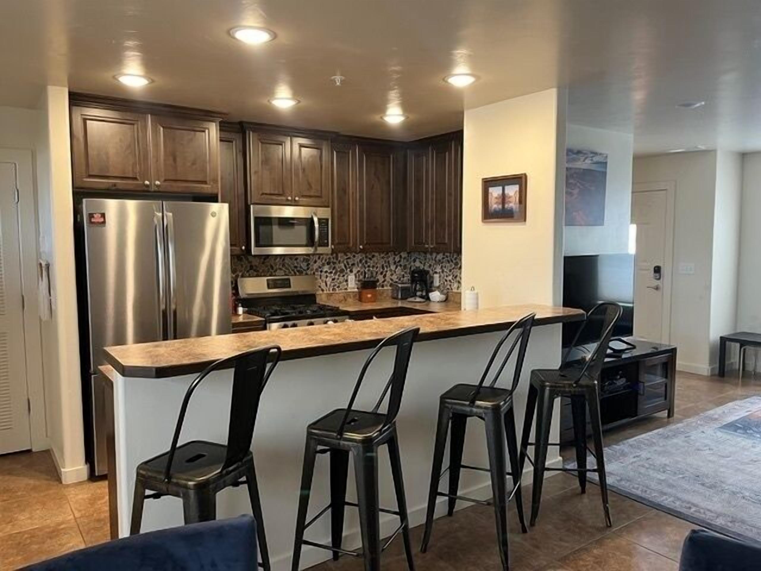 Refrigerador, microondas, horno y parrilla de estufa 