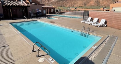 17A3 Two Master Suites, Views, Community Pool & Hot Tub