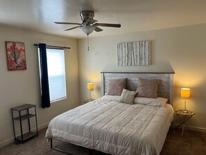 2 chambres, fer et planche à repasser, Wi-Fi, draps fournis