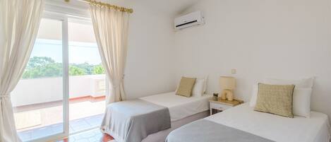 2 間睡房、嬰兒床 (收費)、免費 Wi-Fi、床單