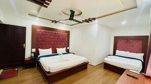 Family Room | Iron/ironing board, free WiFi - Palm Paradise (Srinagar)