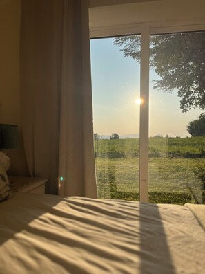 3 chambres, fer et planche à repasser, Wi-Fi, draps fournis