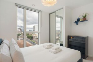 2 slaapkamers, een bureau, een strijkplank/strijkijzer, gratis wifi