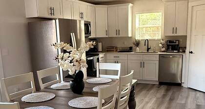 Modern Spacious Stay, Fast Wi-Fi + Workspace