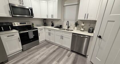 Modern 3-Bedroom Apartment In Hickory, Close to Everything!