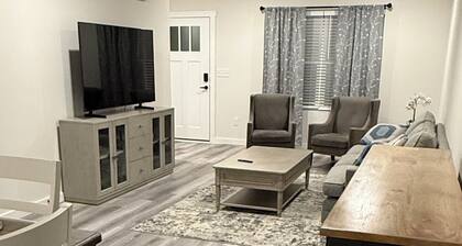 Modern 3-Bedroom Apartment In Hickory, Close to Everything!