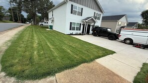 Property grounds - Modern 3-Bedroom Apartment In Hickory, Close to Everything! (Hickory)