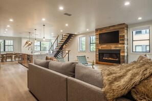 Smart TV, fireplace