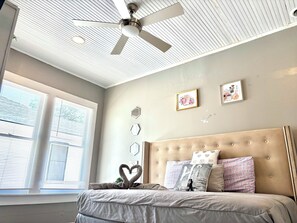 3 slaapkamers, een strijkplank/strijkijzer, wifi, beddengoed