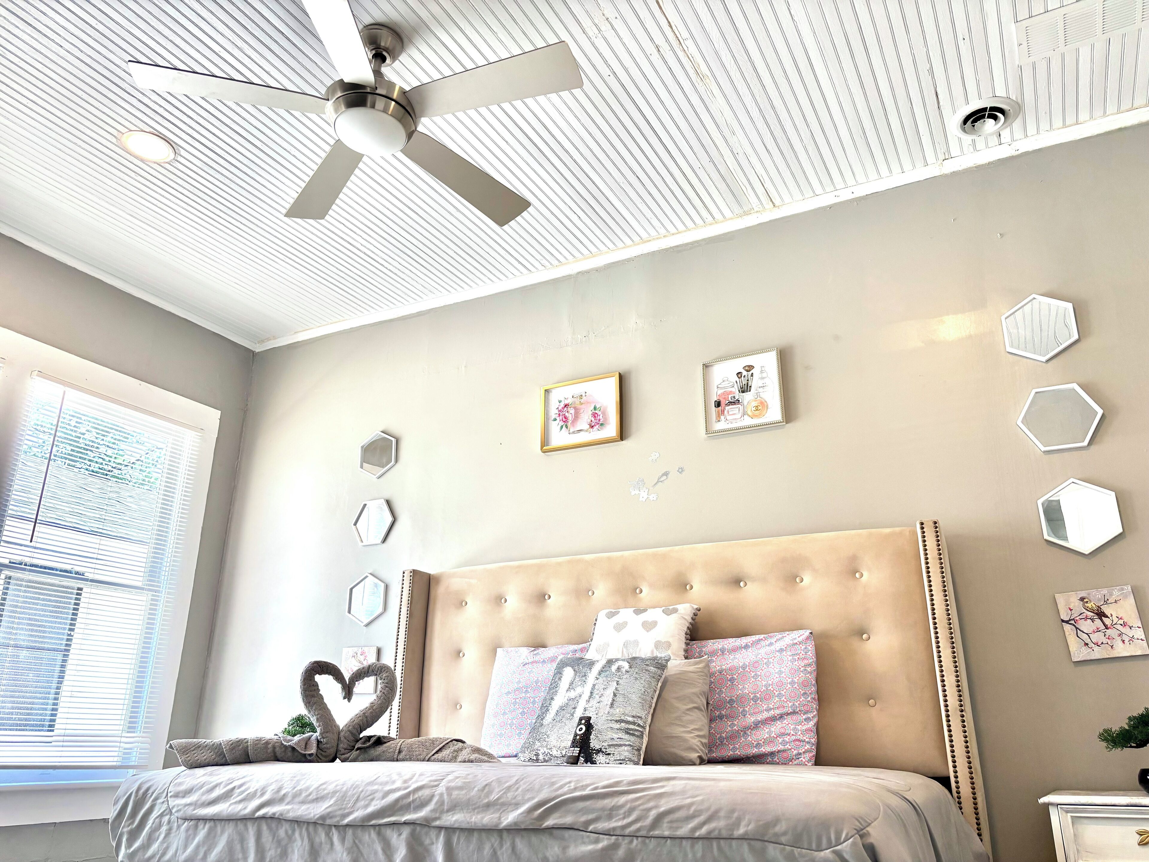 3 habitaciones, tabla de planchar con plancha, wifi y ropa de cama 