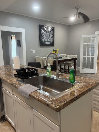 3-bedroom house in charming Waycross with WiFi, AC. Start your vacation now