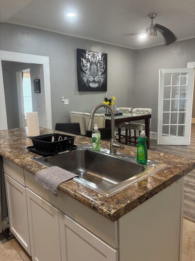 3-bedroom house in charming Waycross with WiFi, AC. Start your vacation now