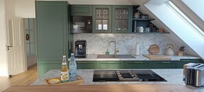 Fridge, microwave, oven, stovetop - Coproyshof Lakeside Apartment (Wesel)