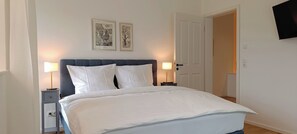 3 bedrooms, iron/ironing board, travel cot, free WiFi