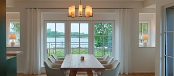 Coproyshof Lakeside Apartment