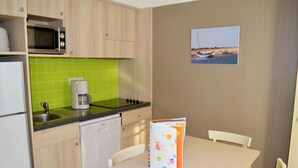 Apartment | Private kitchen - Charming Apartment for Five Guests (Port-Bail-sur-Mer)