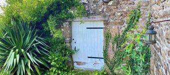 Beautiful farmhouse between ocean, forests and rivers, animals welcome!