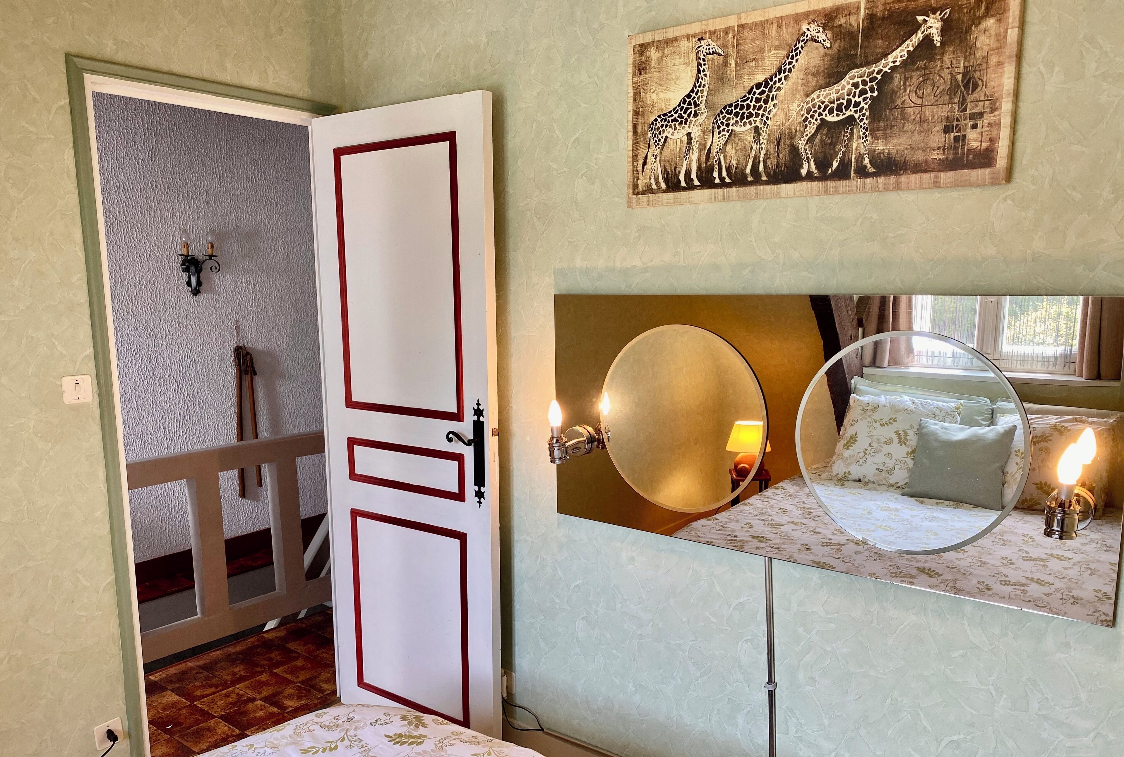 2 chambres, bureau, fer et planche à repasser, Wi-Fi gratuit