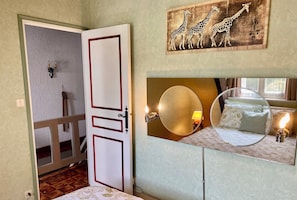 2 Schlafzimmer, Schreibtisch, Bügeleisen/Bügelbrett, kostenloses WLAN