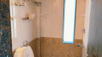 Deluxe Double Room | Bathroom | Shower, towels, toilet paper
