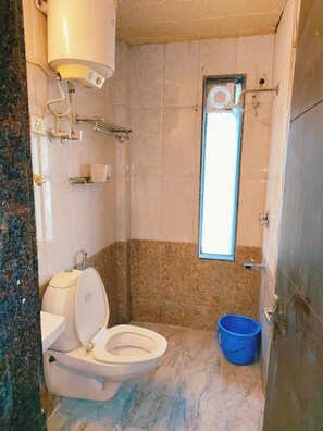 Deluxe Double Room | Bathroom