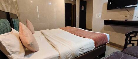 Free WiFi, bed sheets