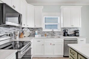 Microwave, oven, dishwasher, coffee/tea maker