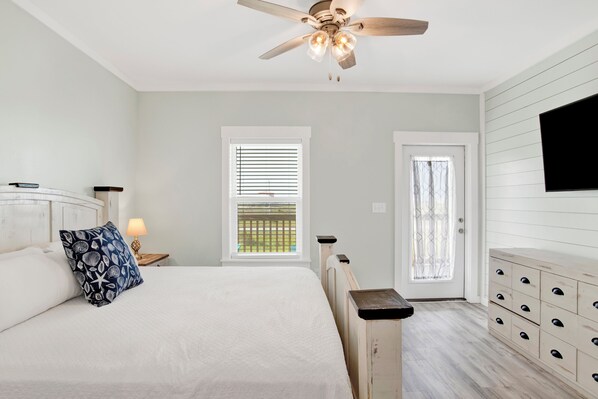 4 bedrooms, iron/ironing board, free WiFi, bed sheets - Bay Dreams - Pet-Friendly Bay Home (Gulf Shores)