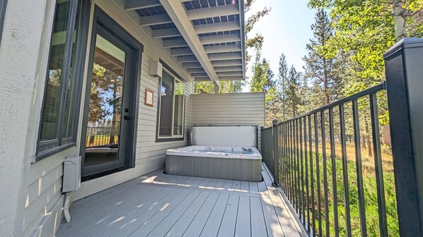 House, 5 Bedrooms | Terrace/patio