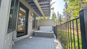 House, 5 Bedrooms | Terrace/patio