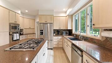 Rumah, 5 kamar tidur | Dapur pribadi | Lemari es, oven, mesin pembuat kopi/teh, dan pemanggang roti