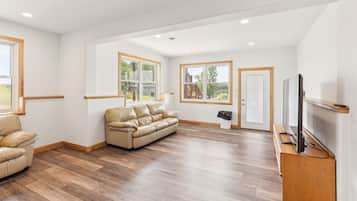Villa, 4 habitaciones | Zona de estar | Una Smart TV, servicios de streaming