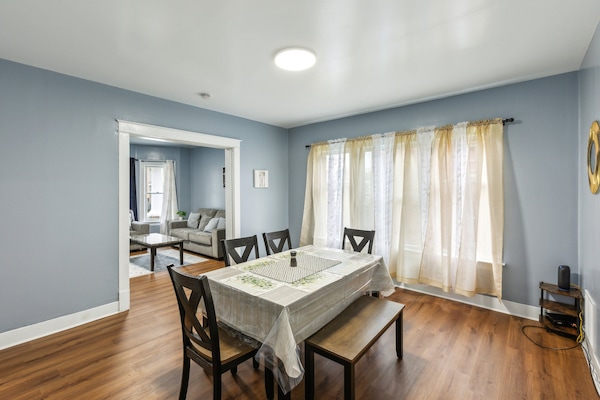 Apartment, 3 Bedrooms | Dining