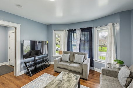 Apartment, 3 Bedrooms | Living area | Smart TV