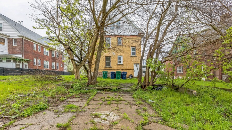 Cozy Upper Flat Minutes From Niagara Falls 3 Bedroom Apts