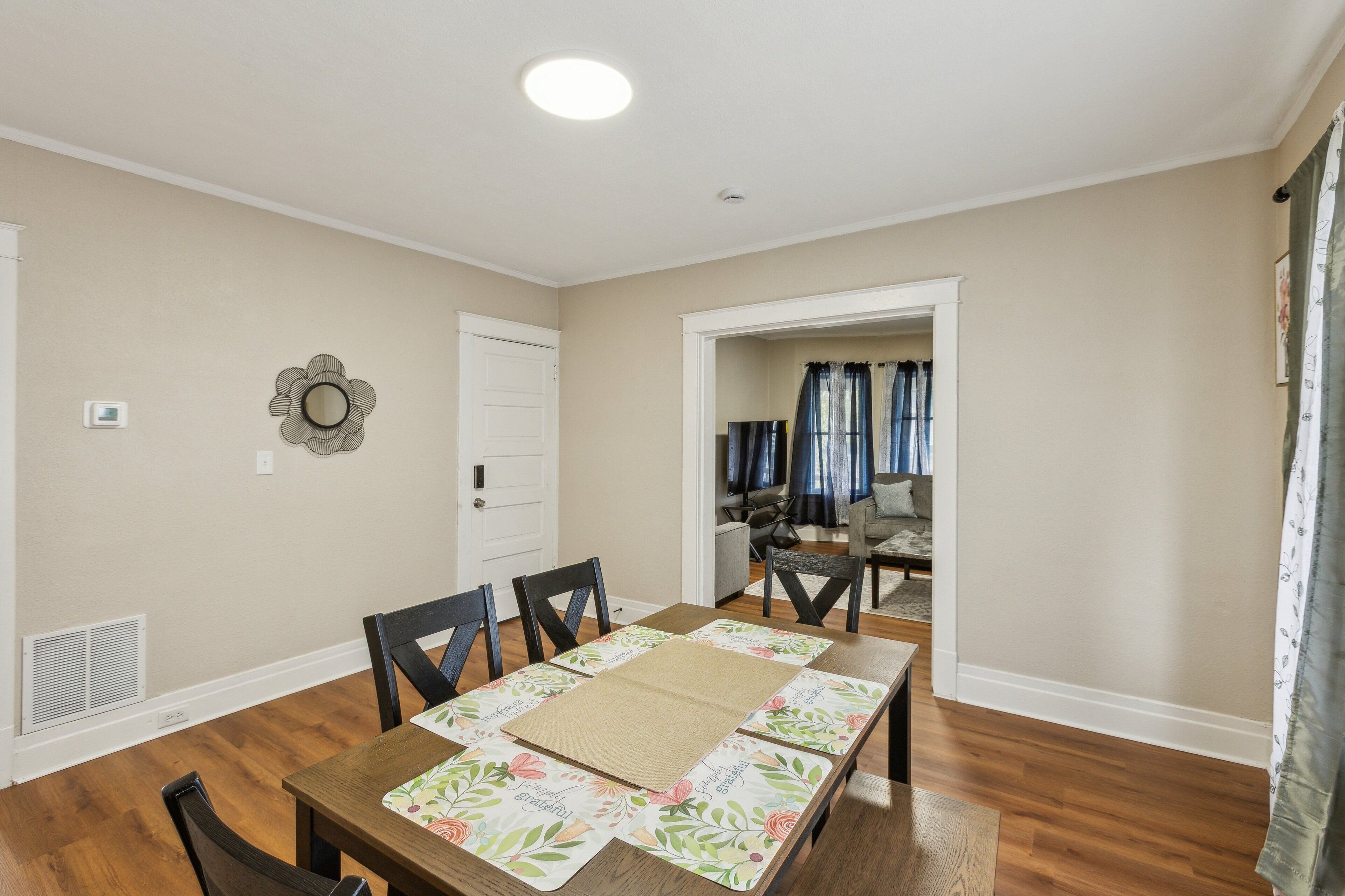 Apartment, 3 Bedrooms | Dining