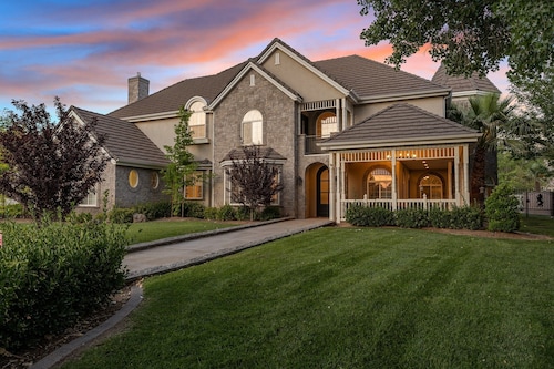 The Country House 6 Bedroom Home