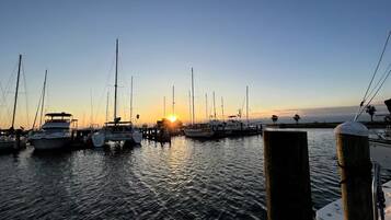 House, 4 Bedrooms | Marina